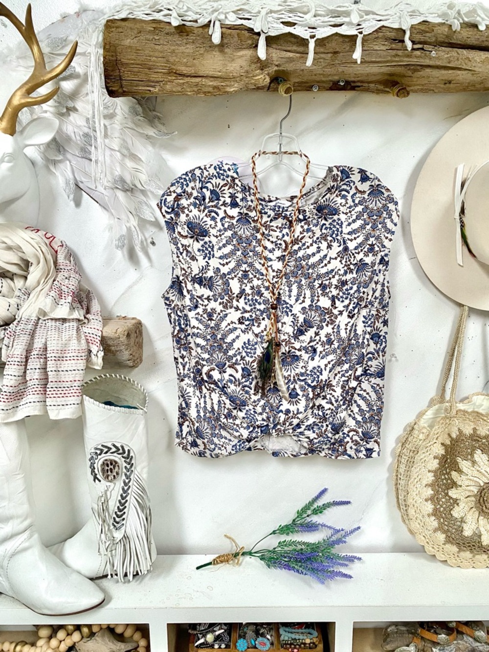 Folk enchanting floral boho blouse w shabby chic hippy vibe